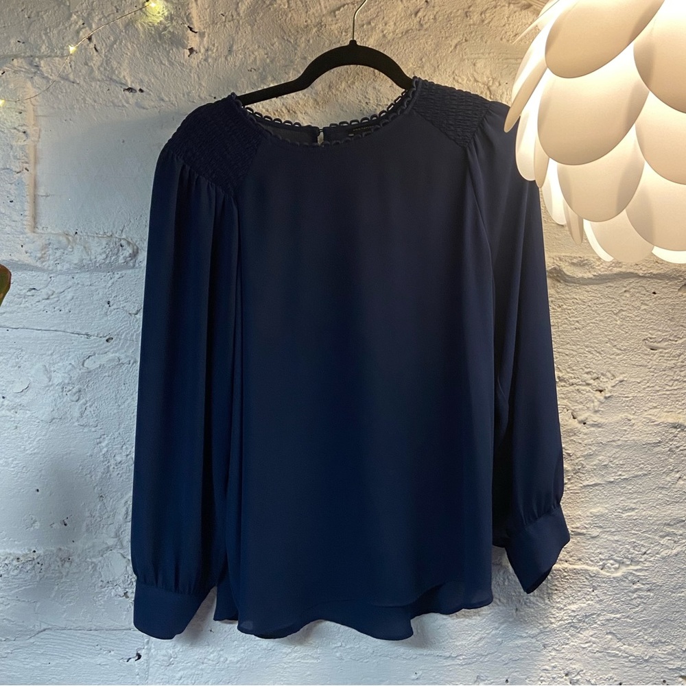 Scalloped trim neckline blouse